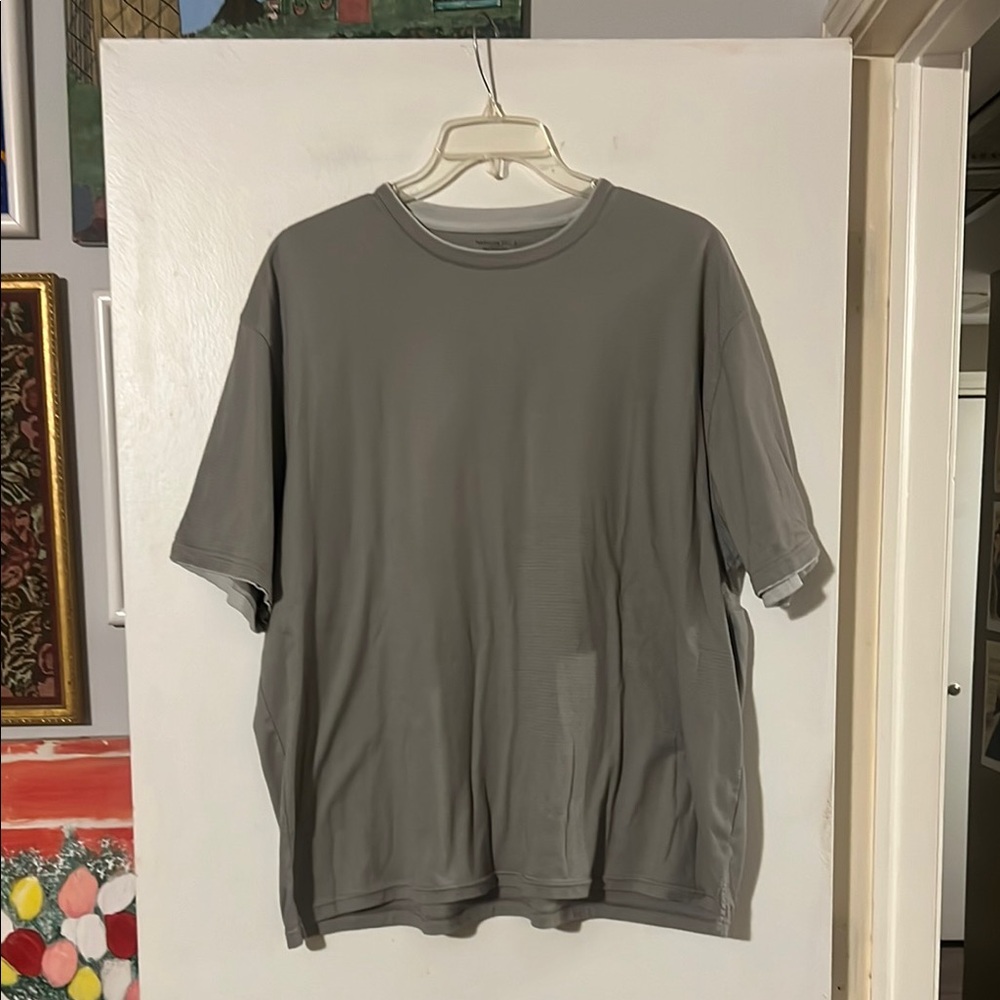 Van Huesenmens gray short sleeve shirt